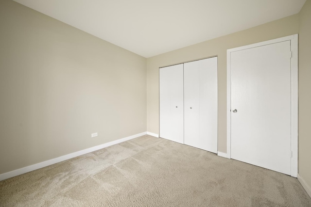 924 Coach Rd Unit 1, Palatine, IL 60074 - unfurnished bedroom featuring carpet, baseboards, and a closet