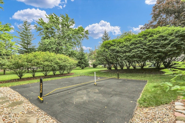 1104 Parkview Dr, Mahomet, IL 61853 - view of property's community with a lawn