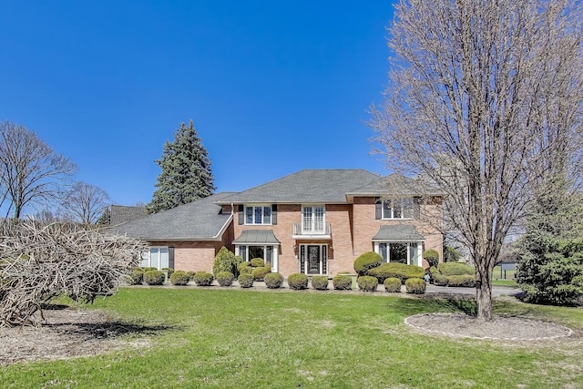view of front of property featuring a front yard and brick siding