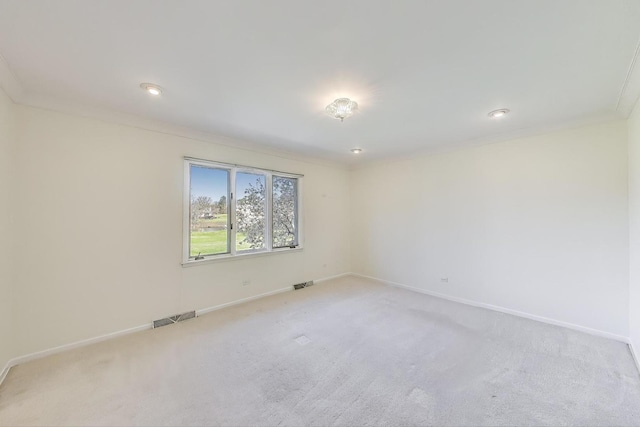unfurnished room featuring light carpet, visible vents, and baseboards
