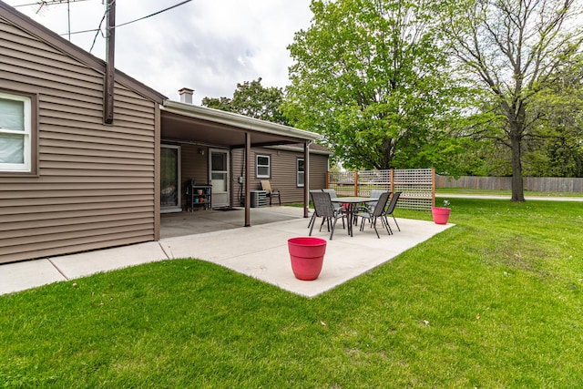 view of yard with a patio