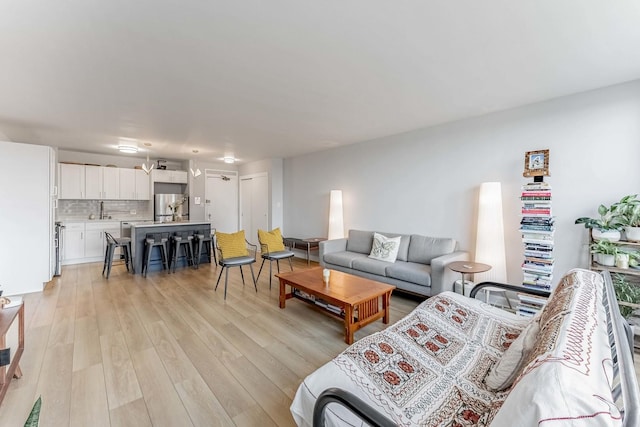 3600 N Lake Shore Dr Unit 514, Chicago, IL 60613 - living room featuring light wood finished floors