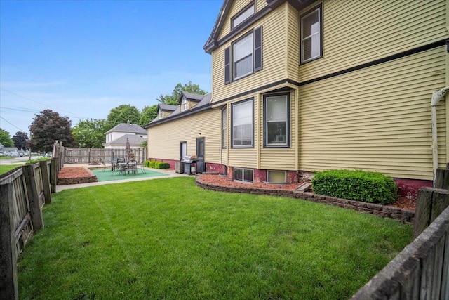 219 W Bennett St, Pontiac, IL 61764 - fenced backyard with a patio