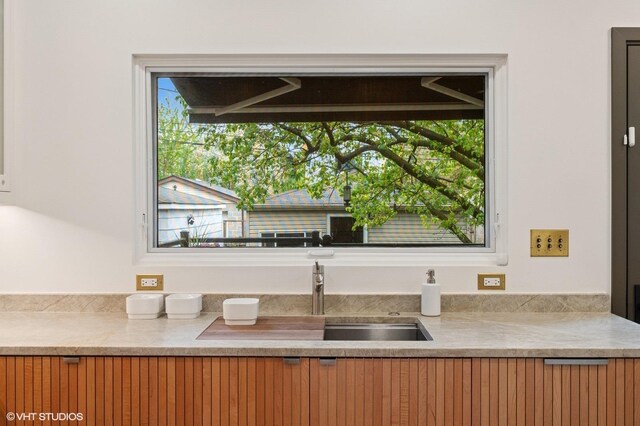 1333 N Bell Ave, Chicago, IL 60622 - kitchen featuring a sink, light countertops, and modern cabinets