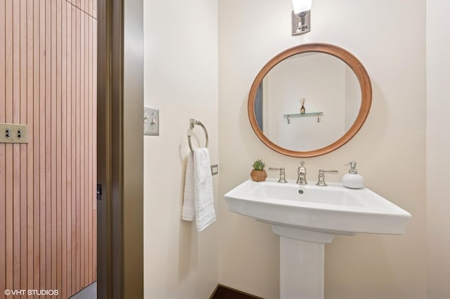 1333 N Bell Ave, Chicago, IL 60622 - bathroom with a sink