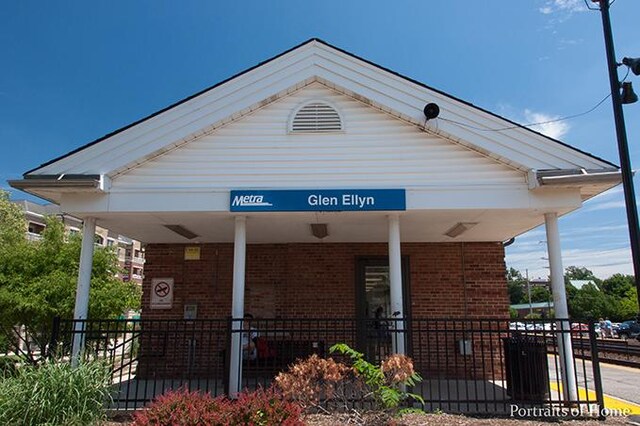 254 Spring Ave, Glen Ellyn, IL 60137 - view of property featuring fence
