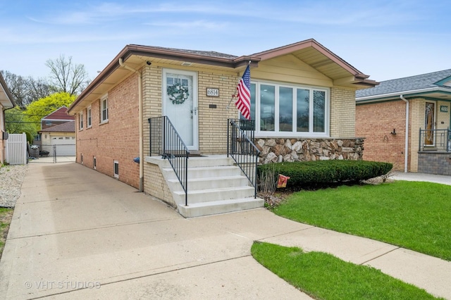 6814 N Dowagiac Ave, Chicago, IL 60646 - photo 1