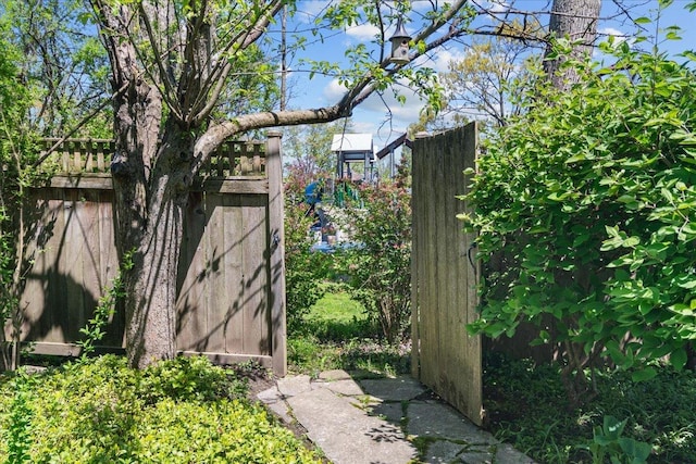 1945 Bosworth Ln, Northfield, IL 60093 - view of gate
