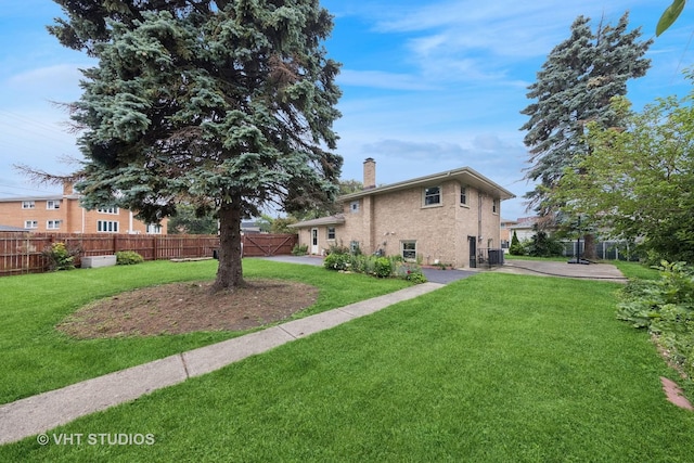 8800 44th Pl, Brookfield, IL 60513 - view of yard with a patio