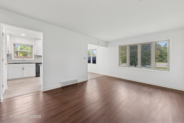 8800 44th Pl, Brookfield, IL 60513 - unfurnished room with light wood-style flooring