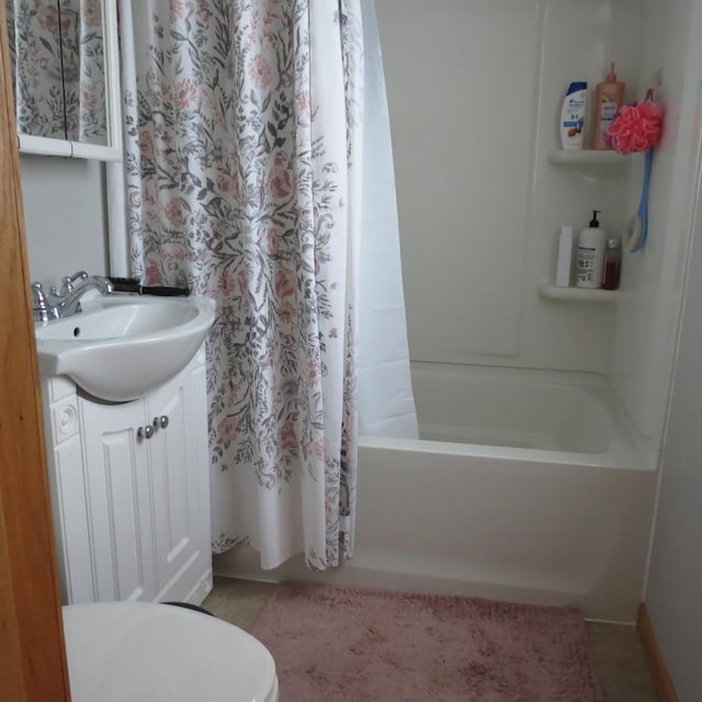 10902 E French St, Grant Park, IL 60940 - bathroom with shower / bathtub combination with curtain, vanity, and toilet