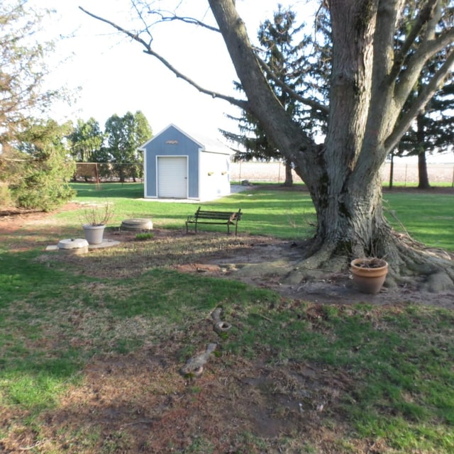 10902 E French St, Grant Park, IL 60940 - view of yard with an outbuilding