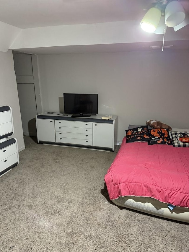 bedroom with ceiling fan and carpet