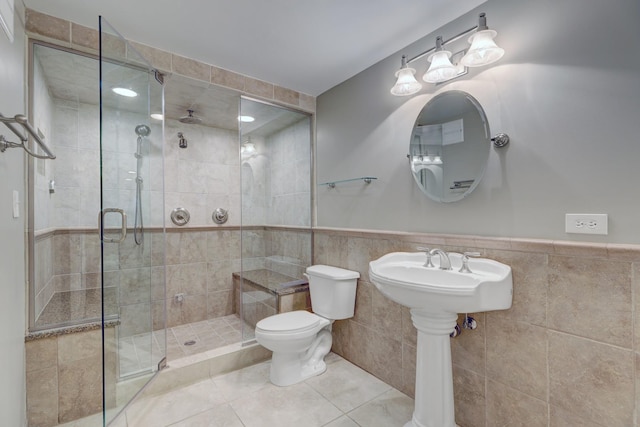 1616 N Dale Ave, Arlington Heights, IL 60004 - bathroom featuring toilet, tile walls, a shower stall, and wainscoting