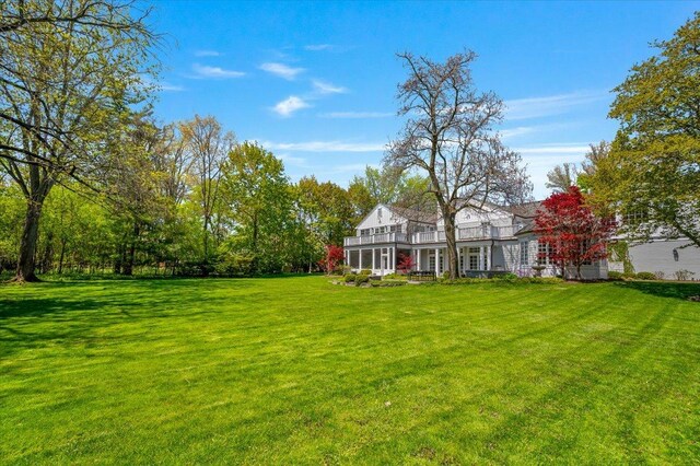 280 Old Farm Rd, Northfield, IL 60093 - view of grassy yard featuring a balcony