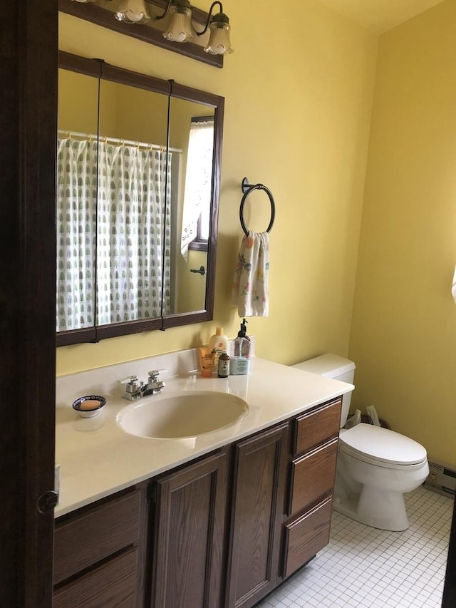 627 S 2nd St, Saint Charles, IL 60174 - full bath featuring vanity, toilet, tile patterned flooring, and a shower with shower curtain