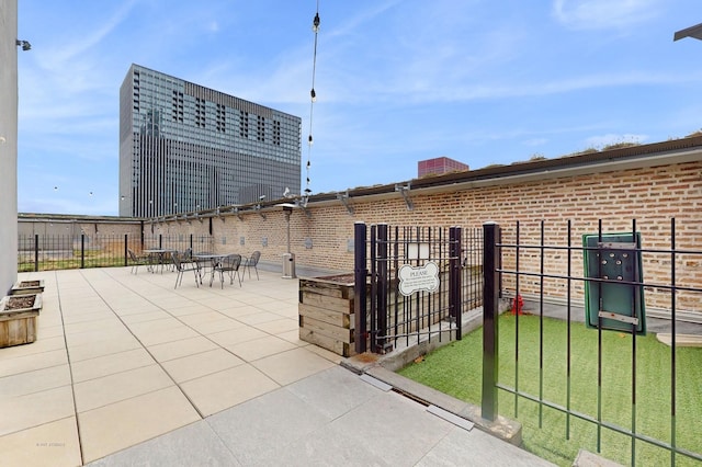 8 W Monroe St Unit 1507, Chicago, IL 60603 - view of property's community featuring a patio and outdoor dining space