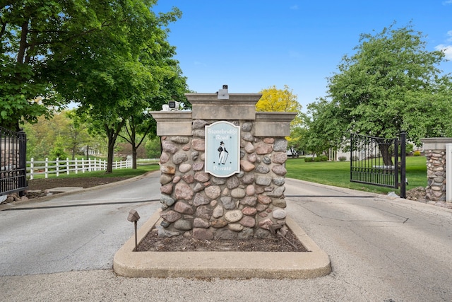 717 Stonebridge Rd, Frankfort, IL 60423 - community sign with fence