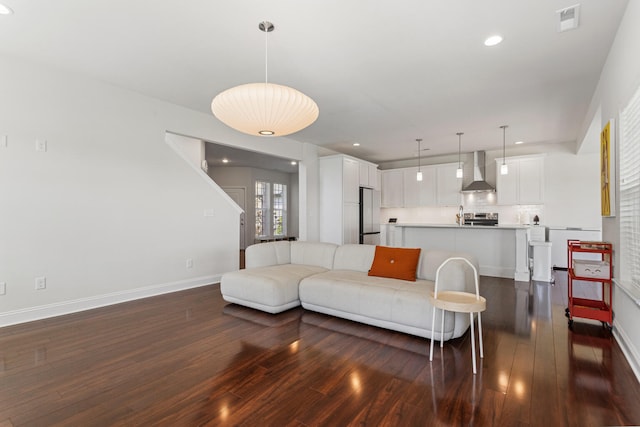 living area with visible vents, baseboards, recessed lighting, and dark wood-style floors