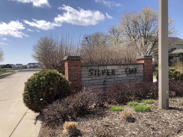 community / neighborhood sign featuring fence