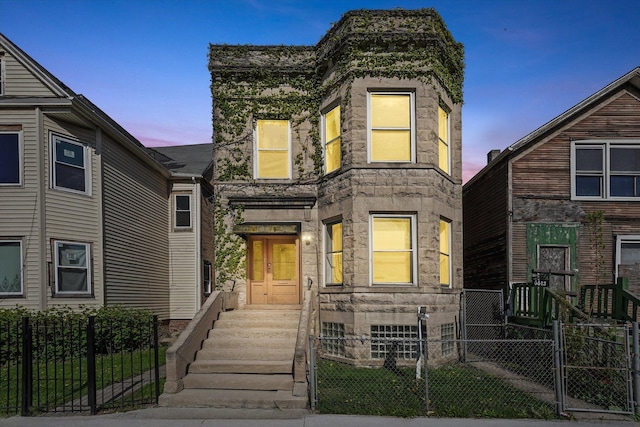 6611 S Peoria St, Chicago, IL 60621 - view of front facade featuring a fenced front yard and a gate