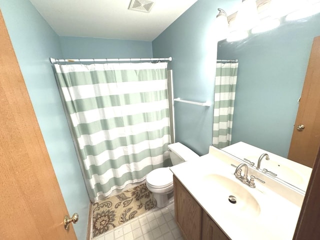 bathroom featuring visible vents, vanity, a shower with shower curtain, and toilet