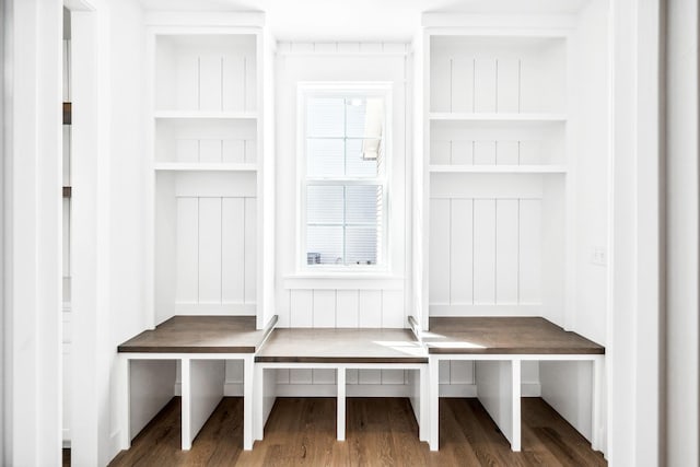 mudroom featuring wood finished floors