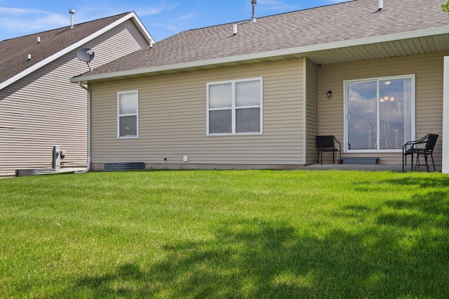 411 Anjali Ct, Sycamore, IL 60178 - back of house featuring a shingled roof and a lawn