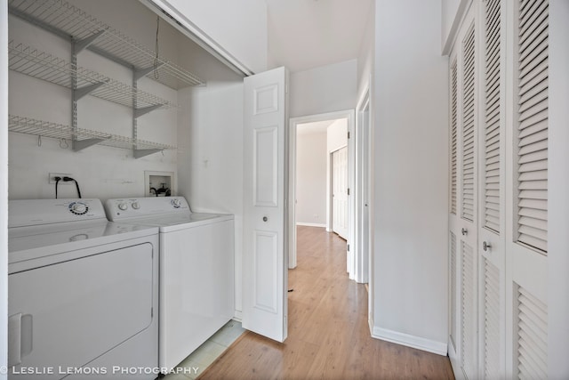 laundry room featuring independent washer and dryer, laundry area, baseboards, and light wood-type flooring