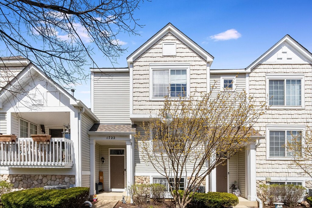 1722 Middlebury Dr, Aurora, IL 60503 - townhome / multi-family property featuring roof with shingles