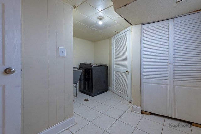 washroom featuring light tile patterned floors and baseboards