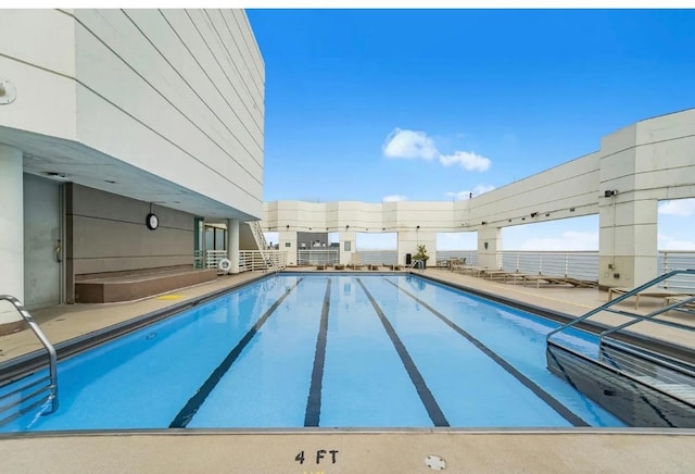 195 N Harbor Dr Unit 2602, Chicago, IL 60601 - view of pool