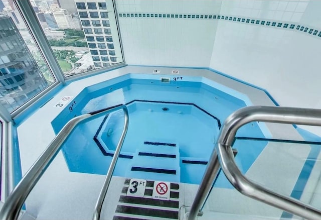 195 N Harbor Dr Unit 2602, Chicago, IL 60601 - view of swimming pool