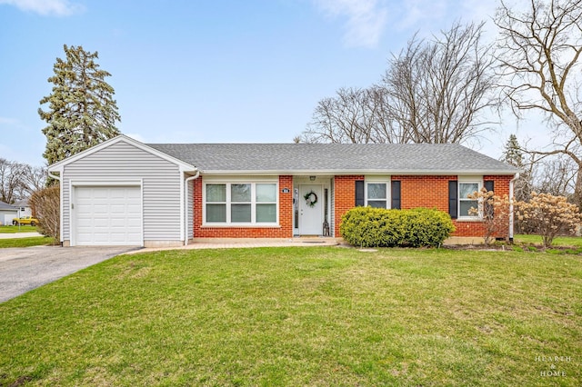 914 W Lynnwood Ave, Arlington Heights, IL 60004 - ranch-style home with a garage, brick siding, aphalt driveway, a shingled roof, and a front lawn