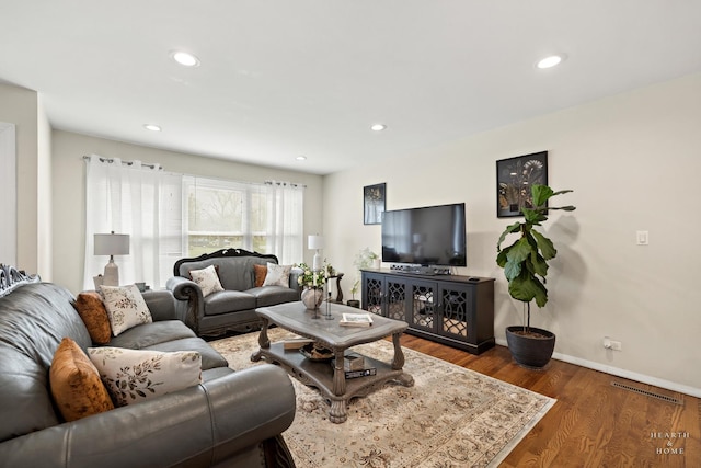 914 W Lynnwood Ave, Arlington Heights, IL 60004 - living room with baseboards, recessed lighting, wood finished floors, and visible vents