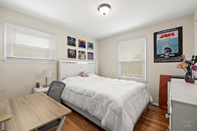 914 W Lynnwood Ave, Arlington Heights, IL 60004 - bedroom featuring dark wood finished floors