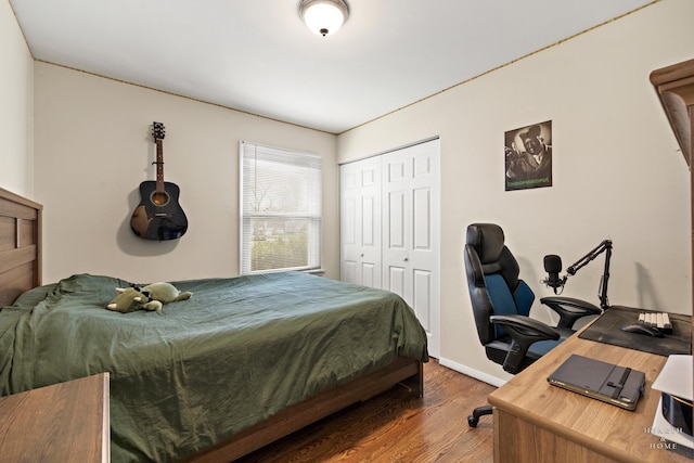 914 W Lynnwood Ave, Arlington Heights, IL 60004 - bedroom with a closet, baseboards, and wood finished floors