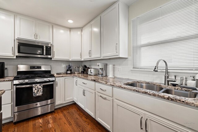 914 W Lynnwood Ave, Arlington Heights, IL 60004 - kitchen with a sink, white cabinets, and stainless steel appliances