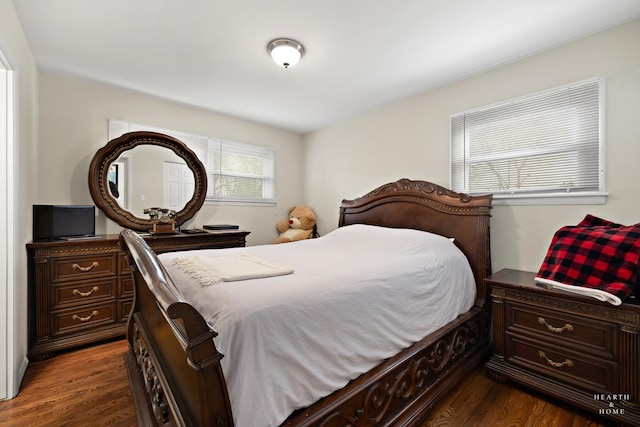 914 W Lynnwood Ave, Arlington Heights, IL 60004 - bedroom with dark wood-style flooring