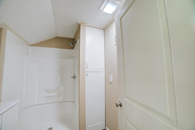 212 E Ash St, Watseka, IL 60970 - full bath with a shower, vaulted ceiling, vanity, and a textured ceiling