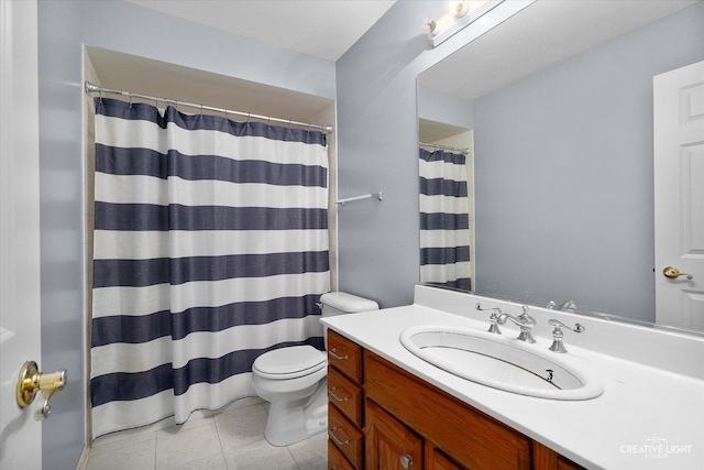 541 Clover Dr, Algonquin, IL 60102 - full bath with toilet, vanity, tile patterned floors, and a shower with curtain