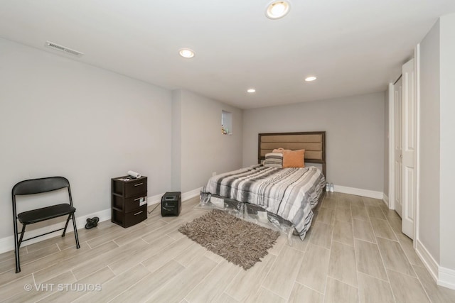 7427 S Bennett Ave, Chicago, IL 60649 - bedroom featuring visible vents, baseboards, recessed lighting, and wood finish floors