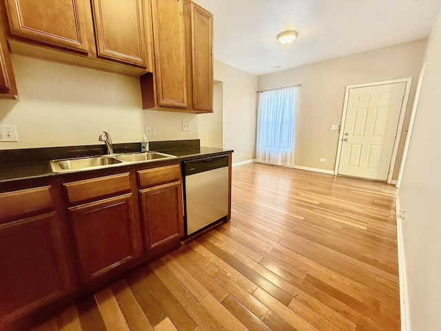 4731 S Ingleside Ave Unit C3, Chicago, IL 60615 - kitchen with light wood finished floors, a sink, dark countertops, baseboards, and dishwashing machine