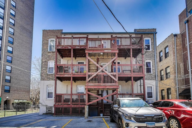 834 W Belle Plaine Ave Unit 3W, Chicago, IL 60613 - view of property featuring uncovered parking