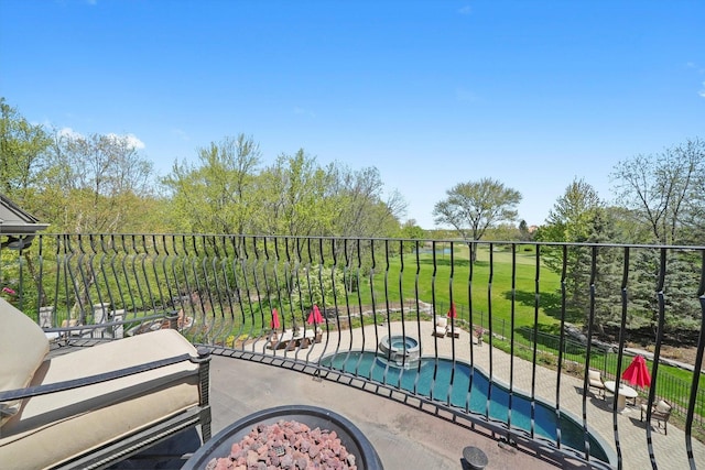 96 S Wynstone Dr, North Barrington, IL 60010 - view of patio featuring a pool with connected hot tub
