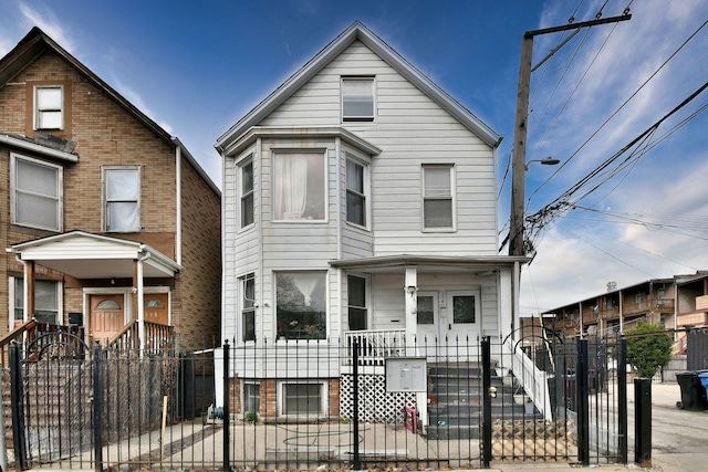 view of front of property featuring a porch, a gate, and a fenced front yard