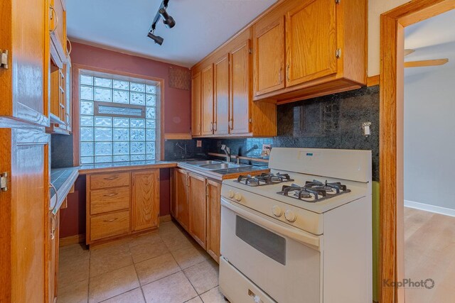 2051 E 72nd St Unit 1B, Chicago, IL 60649 - spare room featuring baseboard heating, ceiling fan, and light wood finished floors