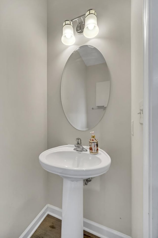34 Commons Cir, Hawthorn Woods, IL 60047 - bathroom with baseboards
