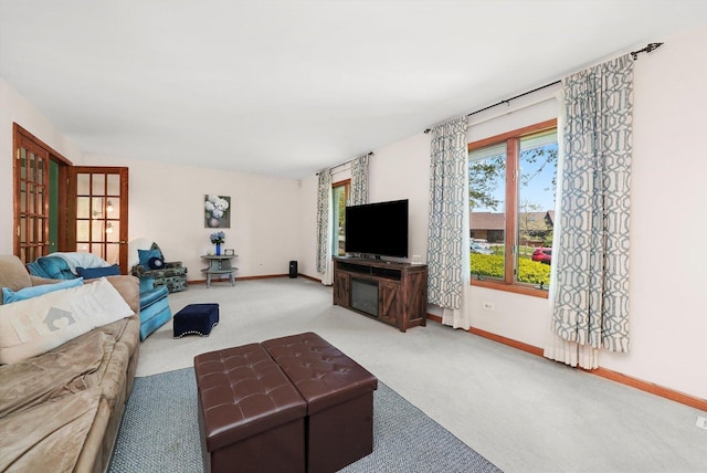 living room with carpet flooring, plenty of natural light, and baseboards