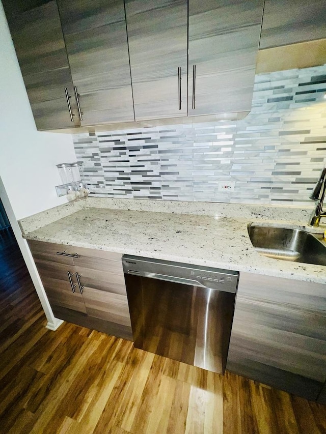 345 W Fullerton Pkwy Unit 503, Chicago, IL 60614 - room details featuring dark wood-style floors, dishwasher, a sink, and backsplash
